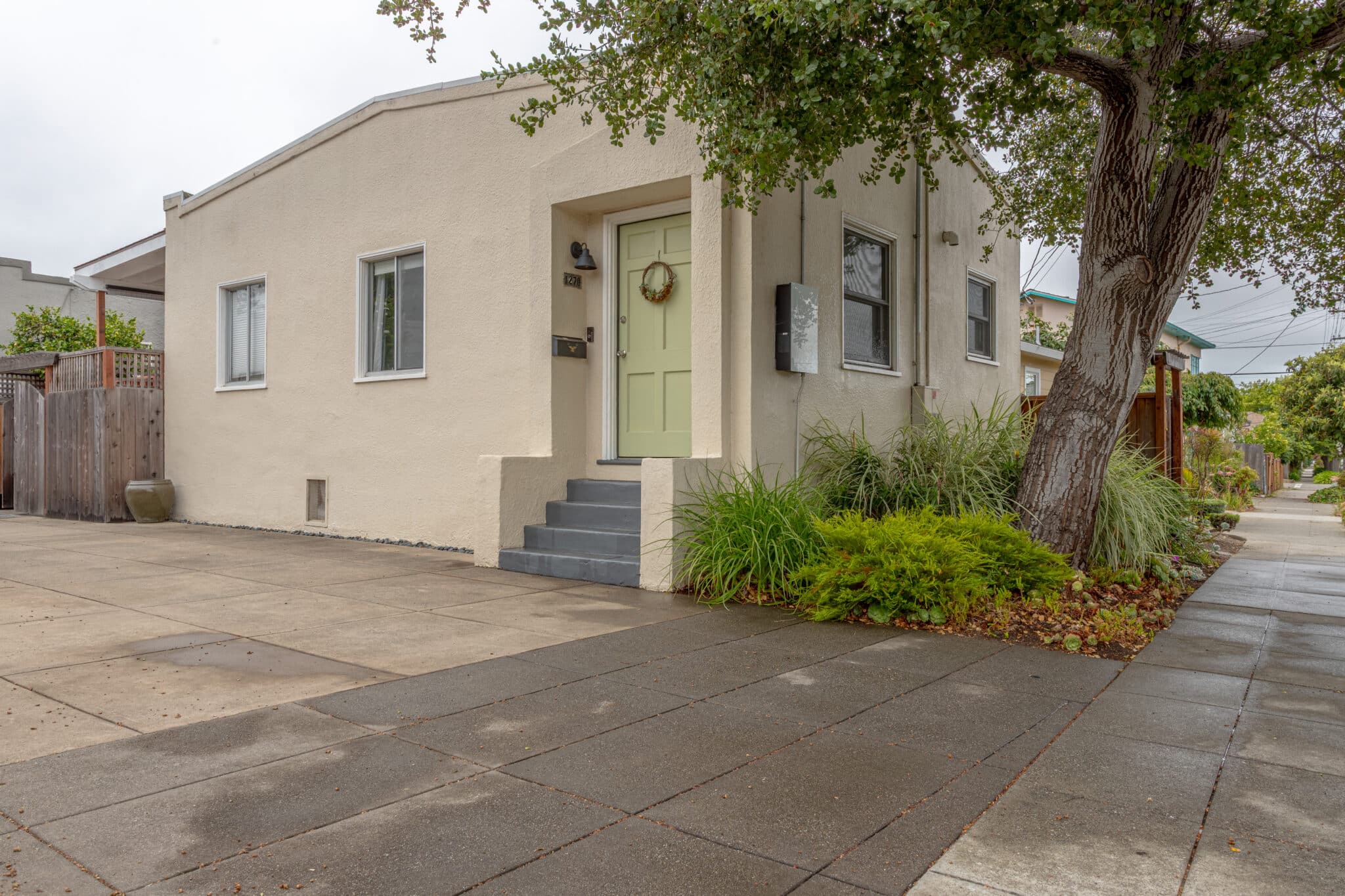Exterior of Bay Area Cozy Stays home in Berkeley, CA — book direct